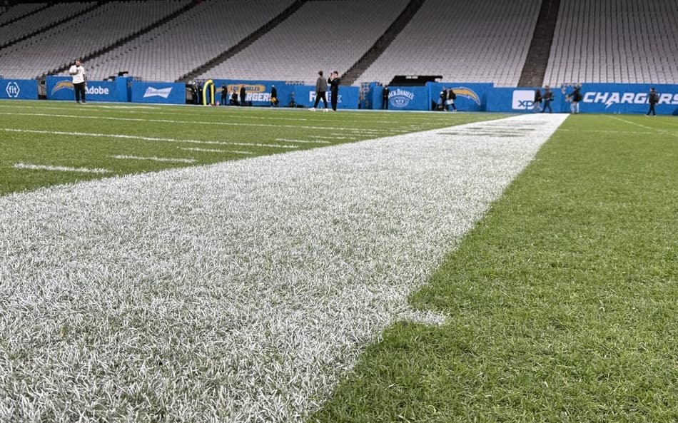 Gramado da Neo Química Arena em jogo da NFL