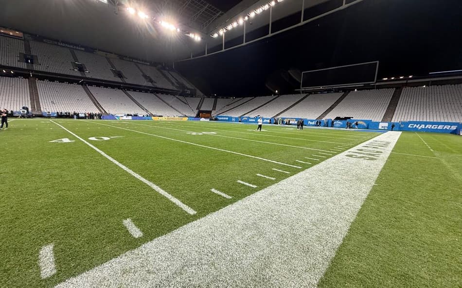 Gramado da Neo Química Arena em jogo da NFL