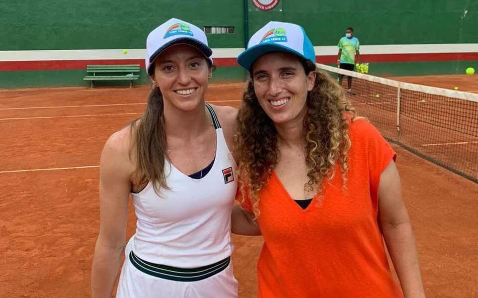 Luisa Stefani (e) e Bruna Assemany, fundadora da Liga Tênis 10 (DIvulgação)