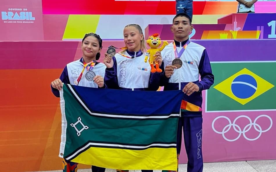 Elohanna Santos (e), Laynne Tolosa e Paulo Kauã, do Amapá, medalhistas dos Jogos da Juventude (Divulgação)