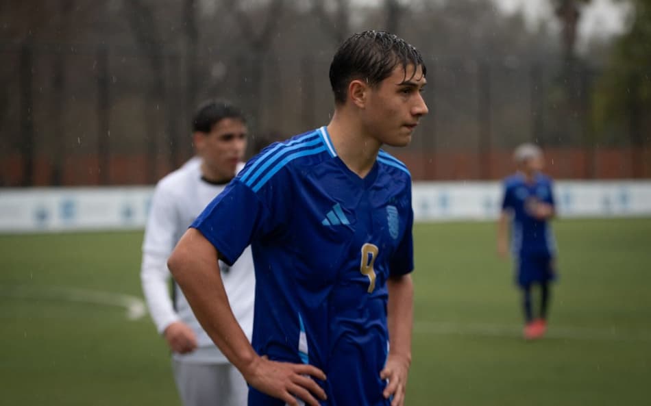 Promessa do Santos celebra oportunidade na Argentina Sub-15 (Foto: Divulgação/AFA)