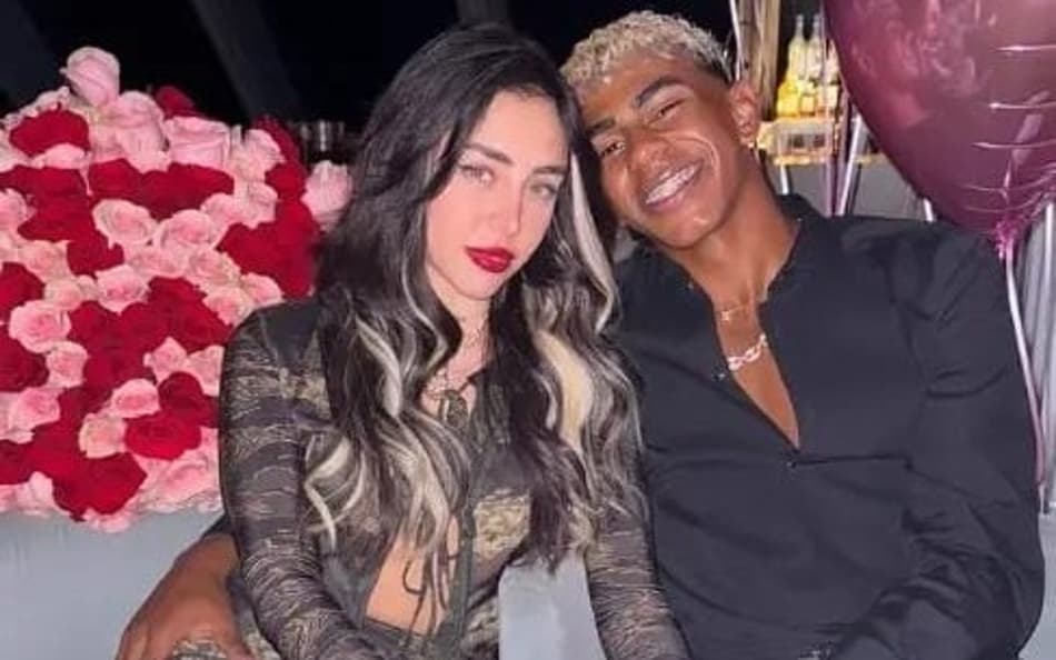 Lamine Yamal e a cantora Micki Nicole (Foto: Reprodução/Instagram)