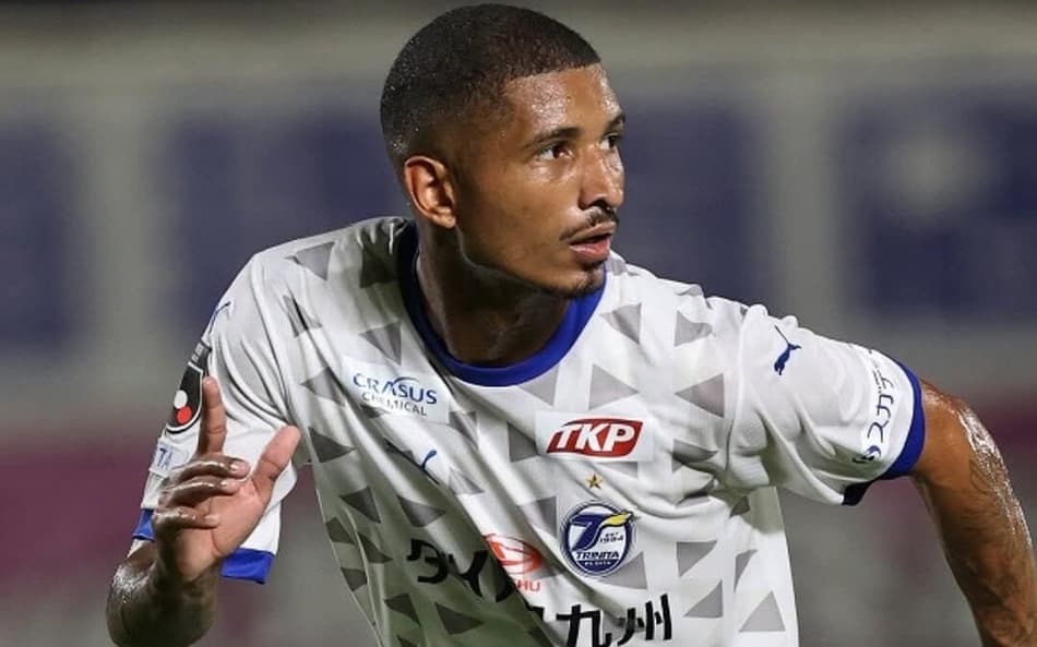 Zagueiro Pereira é um dos destaques do Oita Trinita no futebol japonês (Foto: Facebook Oita Trinita)