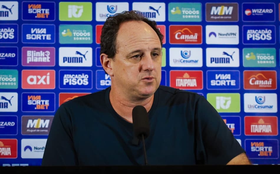 Rogério Ceni em entrevista coletiva depois do jogo contra o Ceará (Foto: Letícia Martins/ EC Bahia)