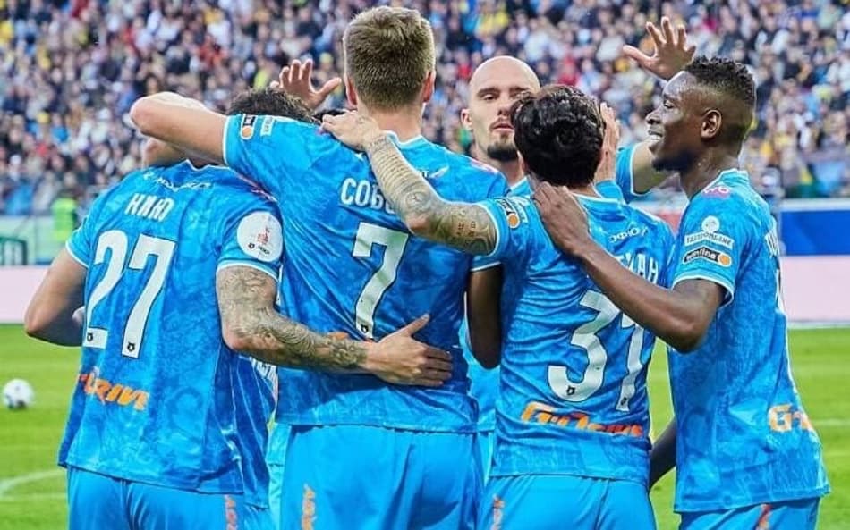 Luiz Henrique (à direita), ex-Botafogo, joga atua no Zenit (Foto: Divulgação/Zenit)