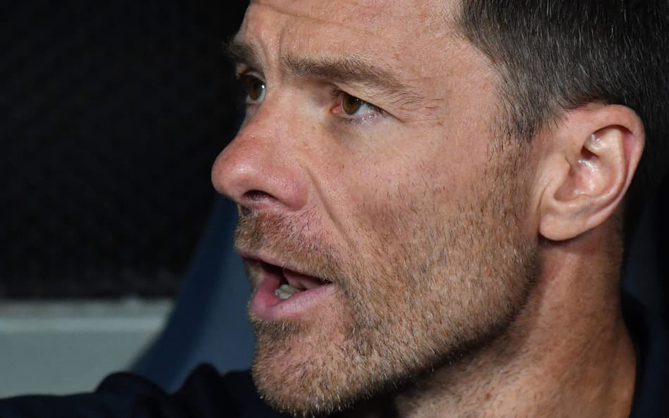 Xabi Alonso no duelo entre Real Madrid e Kairat, pela Champions League