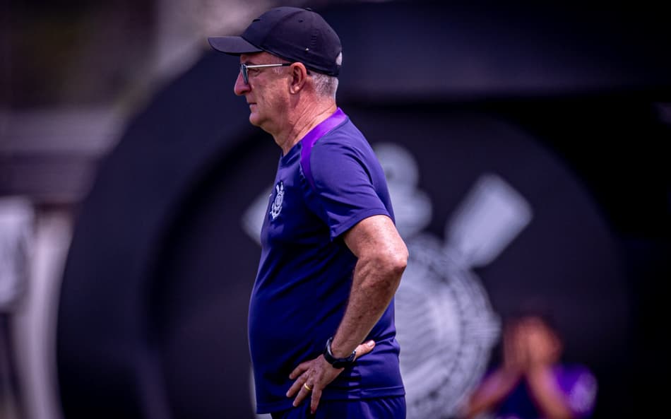 Corinthians treina de olho no Sport