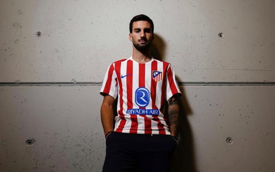 Álex Baena em apresentação pelo Atlético de Madrid (Foto: Reprodução/Atlético de Madrid)