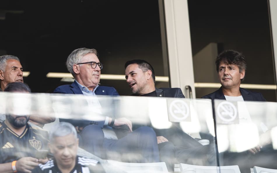 Carlo Ancelotti e Rodrigo Caetano estiveram na Arena MRV, em Belo Horizonte
