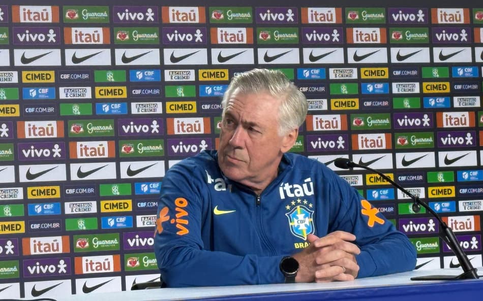 Carlo Ancelotti em entrevista coletiva