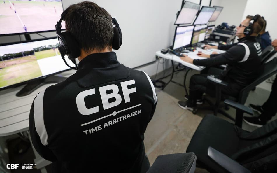 Arbitragem brasileira tem passado pro treinamento contínuo para diminuir erros