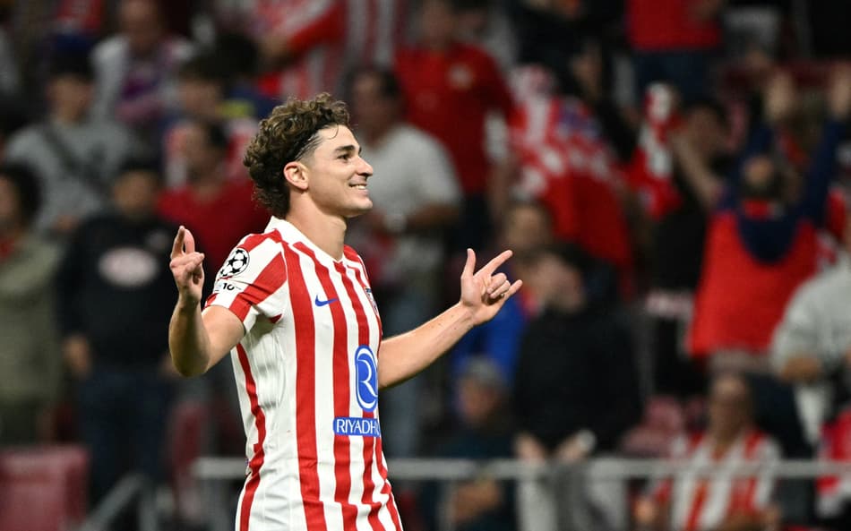 Julián Alvarez comemora gol pelo Atlético de Madrid (Foto: JAVIER SORIANO / AFP)