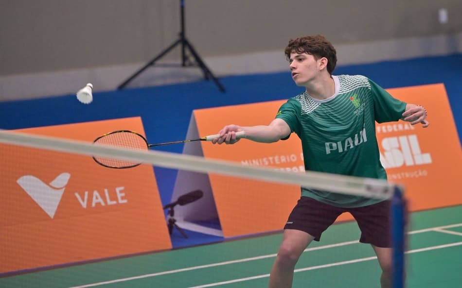 Fhelipe Lennon na vitória na final do badminton nos Jogos da Juventude (Foto: COB/Divulgação)