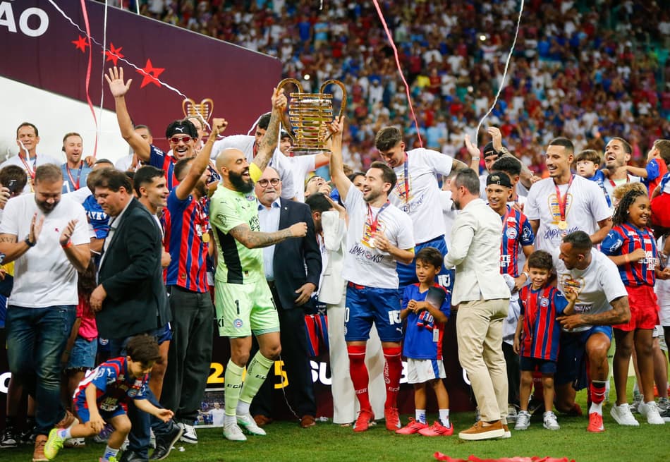 Jogadores do Bahia comemoram titulo de campeão da Copa do Nordeste
