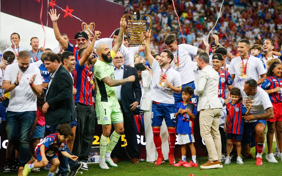 Jogadores do Bahia comemoram titulo de campeão da Copa do Nordeste