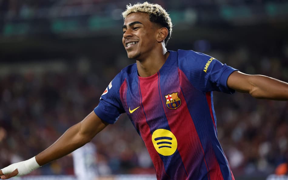 Lamine Yamal em ação pelo Barcelona (Foto: Josep LAGO / AFP)