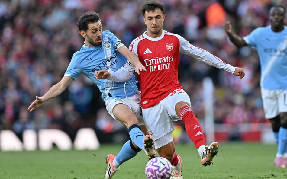 Bernardo Silva em ação pelo Manchester City (Foto: Glyn KIRK / AFP)