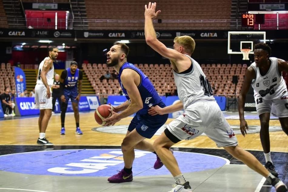 Botafogo e Minas no torneio de abertura do NBB (Foto: NBB)