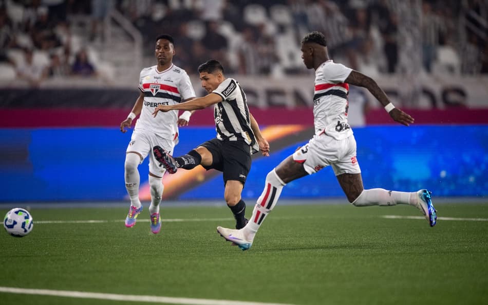 Botafogo e São Paulo empataram no primeiro turno (Foto: Thiago Ribeiro/AGIF)