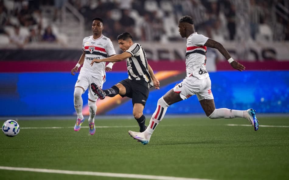 Botafogo e São Paulo empataram no primeiro turno (Foto: Thiago Ribeiro/AGIF)