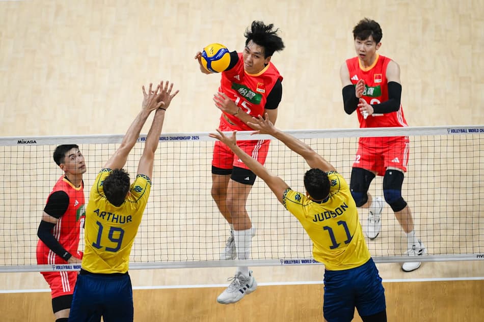 Seleção Brasileira venceu a China por 3 sets a 0 na estreia do Mundial de Vôlei masculino (Foto: Volleyball World)