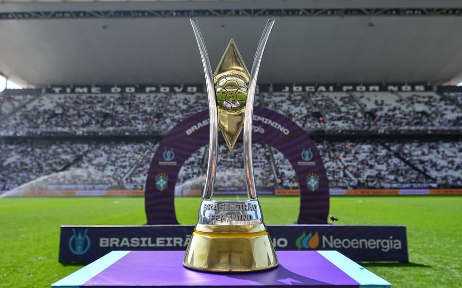 Troféu do Brasileirão Feminino (Foto: Mauro Horita/Staff Images/CBF)