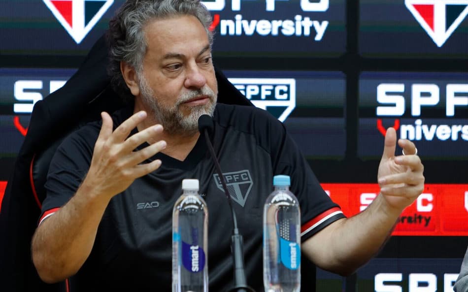 Julio Casares, presidente do São Paulo, em coletiva no MorumBis