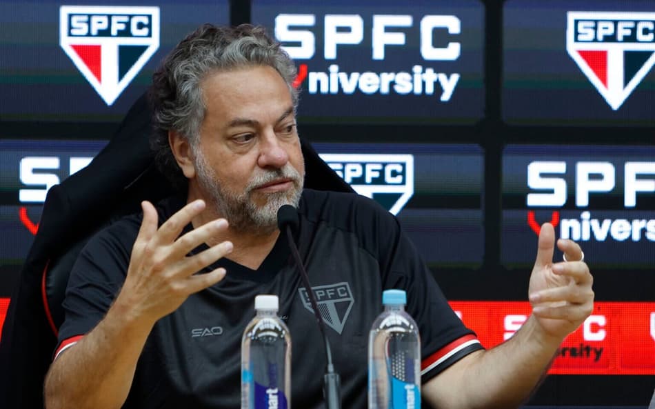 Julio Casares, presidente do São Paulo, em coletiva no MorumBis