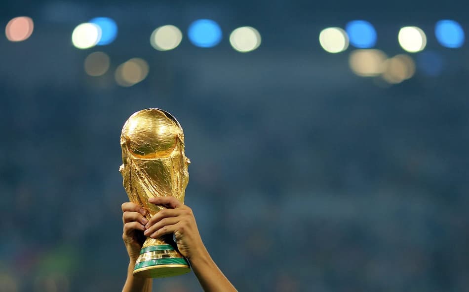ATENCAO EDITORES! FOTOS EMBARGADAS PARA VEêCULOS DE FORA DO BRASIL - Detalhe da taca durante comemoracao do titulo da Alemanha ao final da partida contra a Argentina no estadio Maracana pela final da Copa do Mundo 2014