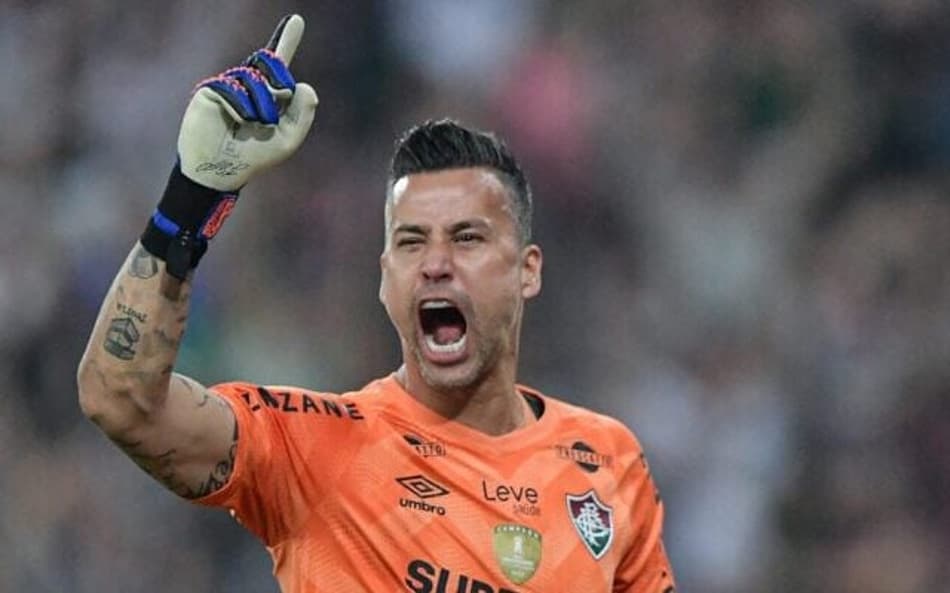 Fábio em ação pelo Fluminense (Foto: Thiago Ribeiro/AGIF)