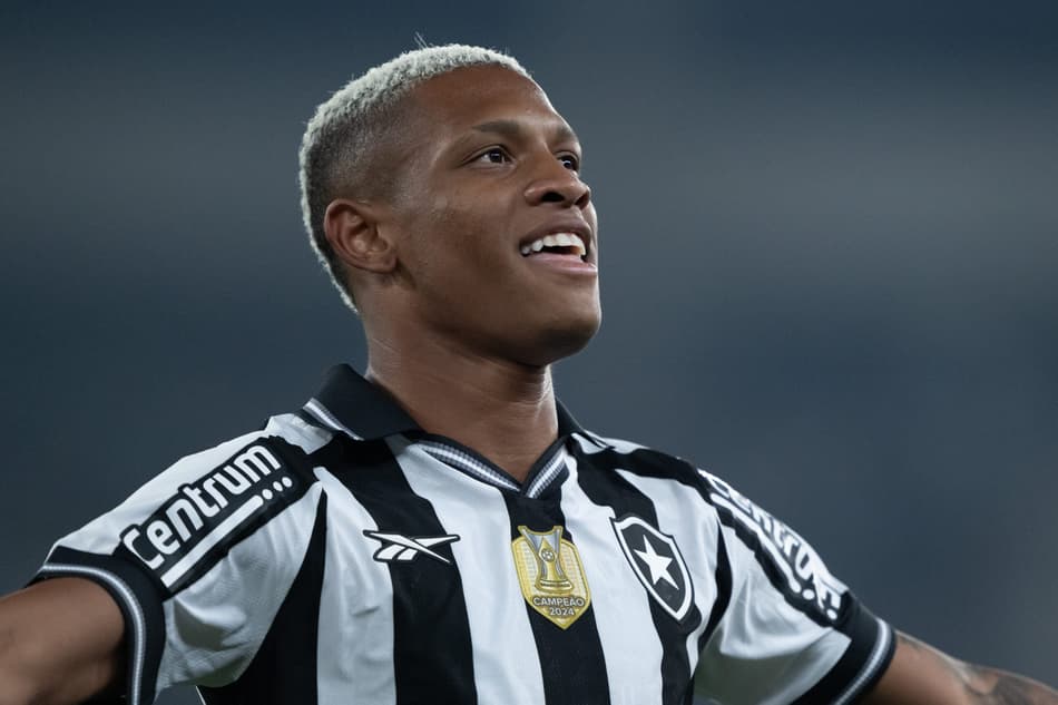 Danilo comemora gol do Botafogo (Foto: Jorge Rodrigues/AGIF)