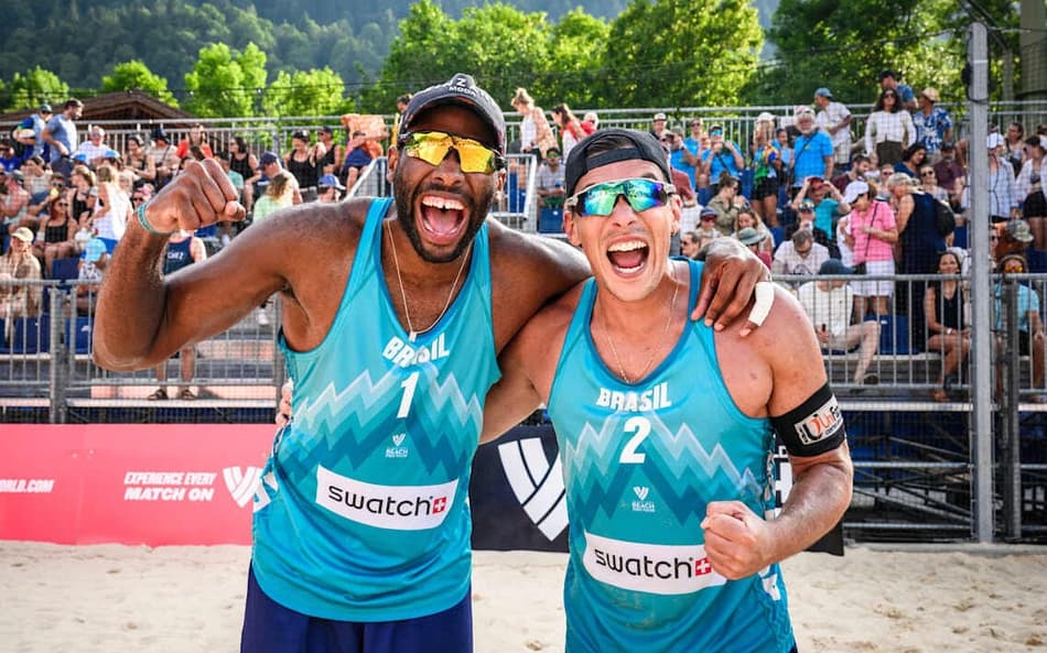 A dupla brasileira Evandro e Arthur derrotou os holandeses Luini e Immers (Foto: Volleyball World)
