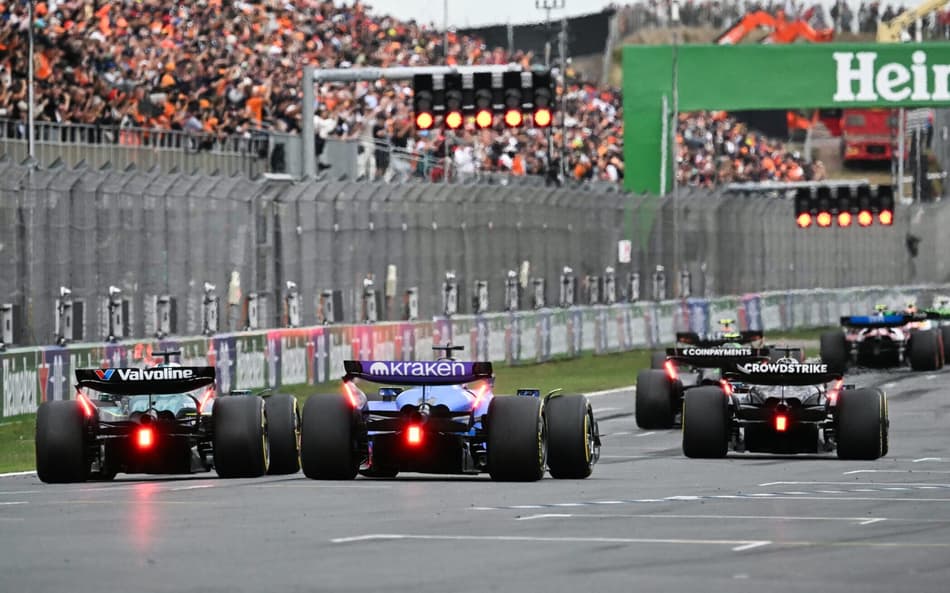 Pilotos da F1 em treino livre do GP da Holanda (Foto: NICOLAS TUCAT / AFP)