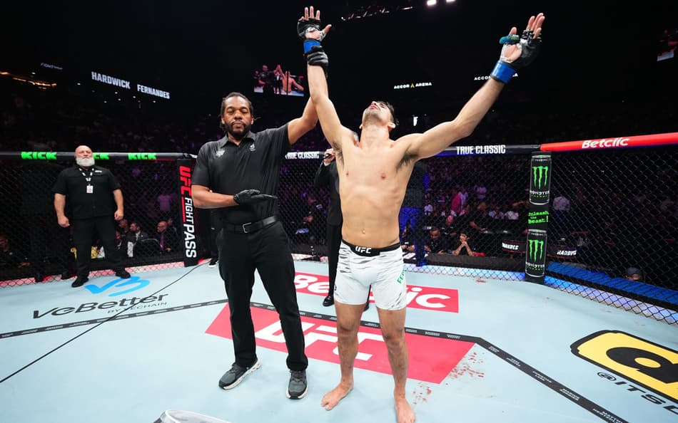 Kauê citou Fluminense após vitória no UFC Paris (Foto: Reprodução Twitter UFC Brasil)