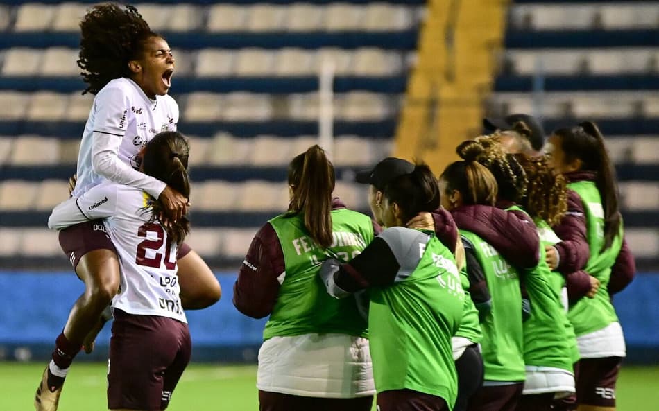 Jogadoras da Ferroviária comemoram gol contra o Internacional na Copa do Brasil Feminina (Foto: Rafael Zocco/AFE)