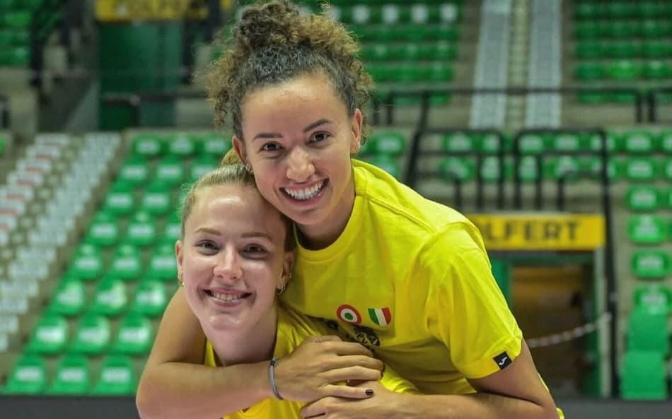 Gabi Guimarães reencontra colegas do Conegliano (Foto: Reprodução Instagram)