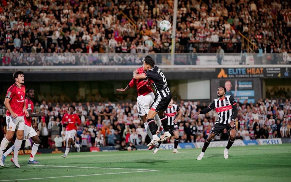 O Grimsby Town eliminou o Manchester United da Copa da Liga Inglesa (Foto: Divulgação/Grimsby Town)