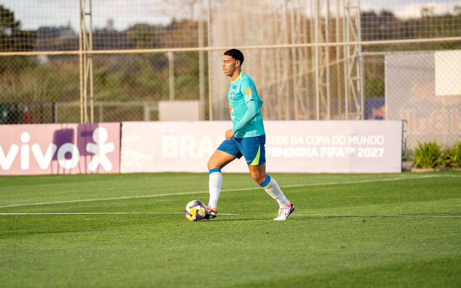 Iago, do Flamengo, em treino da Seleção Sub-20 (Foto: Nelson Terme/CBF)