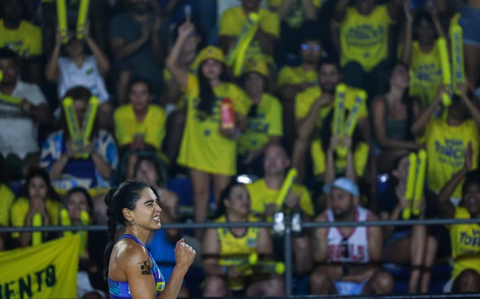 Carol Solberg comemora ponto na vitória na final do Elite 16 do Rio de Janeiro (Foto: Divulgação)