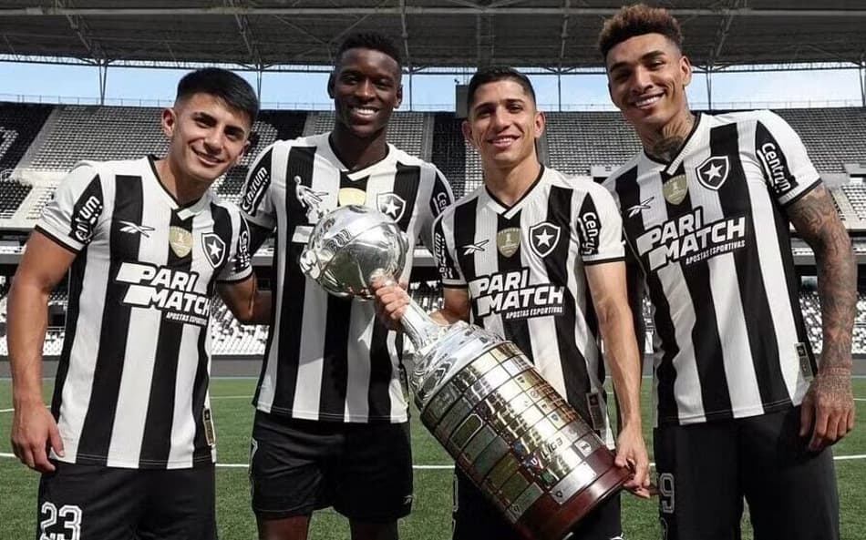 Thiago Almada, Luiz Henrique, Savarino e Igor Jesus foram campeões da Libertadores com o Botafogo