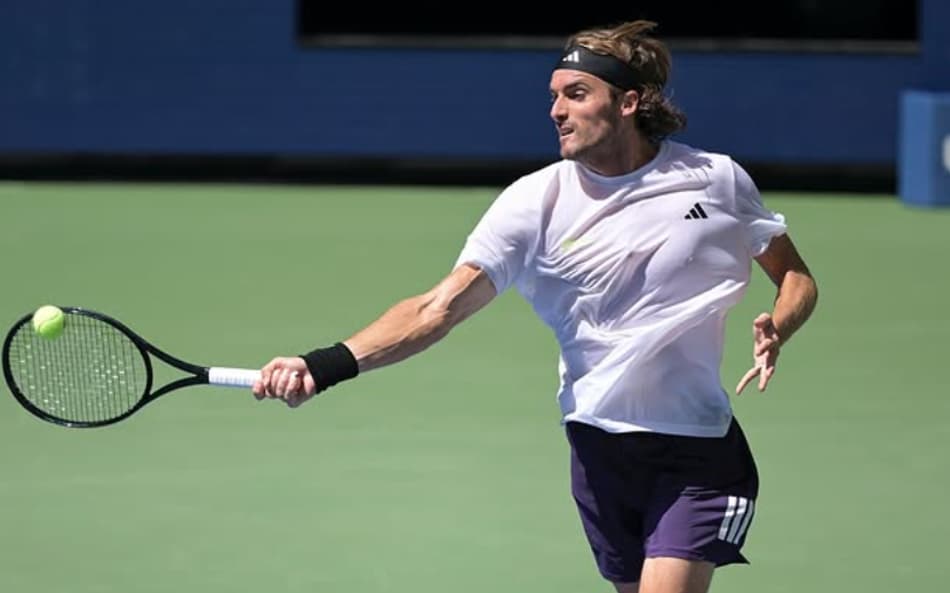 O grego Stefanos Tsitsipas em ação no US Open (Divulgação)