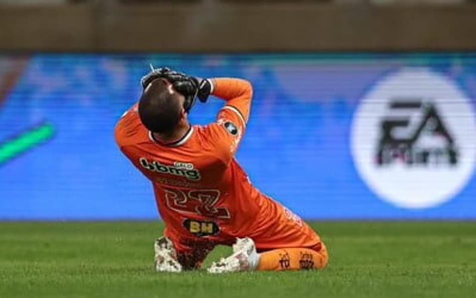 Everson teve uma noite de quase vilão, para ser o herói do Galo na passagem às quartas de final da Libertadores