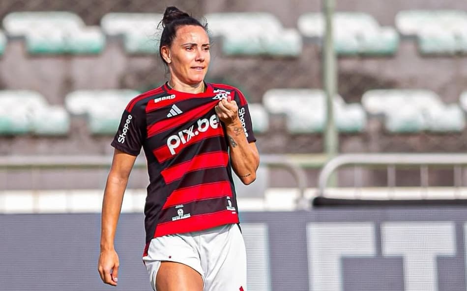 Jucinara em campo pelo Flamengo (Foto: Reprodução/Flamengo)