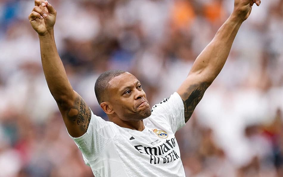 Julio Baptista entrou em campo pelo Real Madrid neste sábado (7) (Foto: Divulgação/Real Madrid)