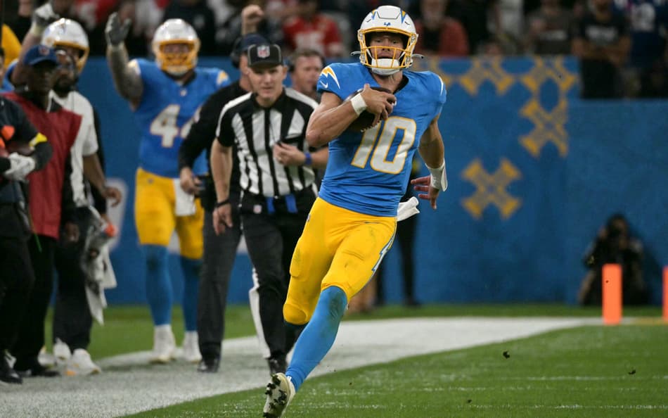 Justin Herbert foi destaque na estreia do Chargers