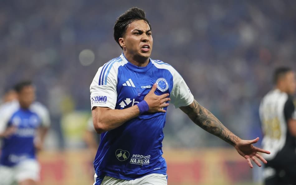 Kaio Jorge comemora seu gol no jogo do Cruzeiro contra o Atlético-MG pela Copa do Brasil (Foto: Gilson Lobo/AGIF)