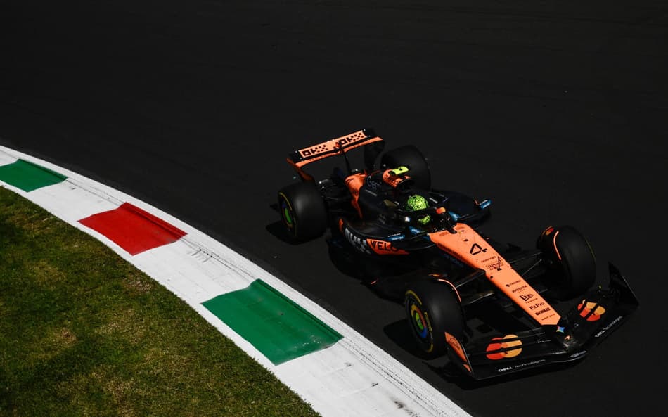 Lando Norris em ação no treino livre do GP da Itália, em Monza, na F1 2025 (Foto: Philippe Lopez / AFP)