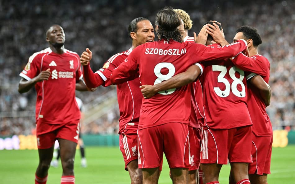 Liverpool's Dutch midfielder #38 Ryan Gravenberch (2R) celebrates with teammates after scoring the opening goal of the English Premier League football match between Newcastle United and Liverpool at St James' Park in Newcastle-upon-Tyne, north east England on August 25, 2025. (Photo by ANDY BUCHANAN / AFP) / RESTRICTED TO EDITORIAL USE. NO USE WITH UNAUTHORIZED AUDIO, VIDEO, DATA, FIXTURE LISTS, CLUB/LEAGUE LOGOS OR 'LIVE' SERVICES. ONLINE IN-MATCH USE LIMITED TO 120 IMAGES. AN ADDITIONAL 40 IMAGES MAY BE USED IN EXTRA TIME. NO VIDEO EMULATION. SOCIAL MEDIA IN-MATCH USE LIMITED TO 120 IMAGES. AN ADDITIONAL 40 IMAGES MAY BE USED IN EXTRA TIME. NO USE IN BETTING PUBLICATIONS, GAMES OR SINGLE CLUB/LEAGUE/PLAYER PUBLICATIONS. /