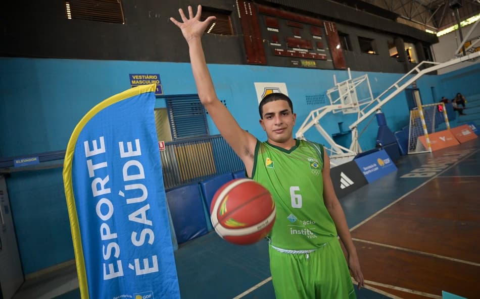 Marcio Dávila, pivô do Acre, nos Jogos da Juventude (Divulgação/COB)