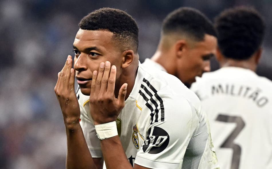Kylian Mbappé comemora gol da vitória do Real Madrid sobre Osasuna na estreia de La Liga (Foto: Javier SORIANO / AFP)